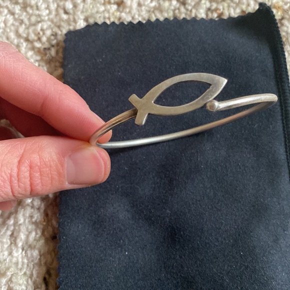 Silver Fish Bangle - Picture 4 of 5